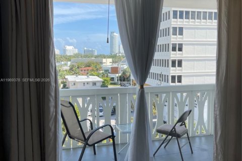 Condo in Miami Beach, Florida, 1 bedroom  № 2030198 - photo 7
