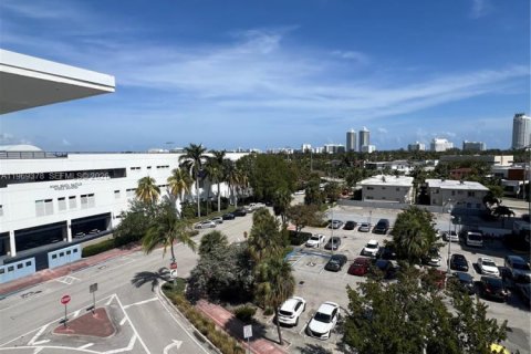 Condominio en Miami Beach, Florida, 1 dormitorio  № 2030198