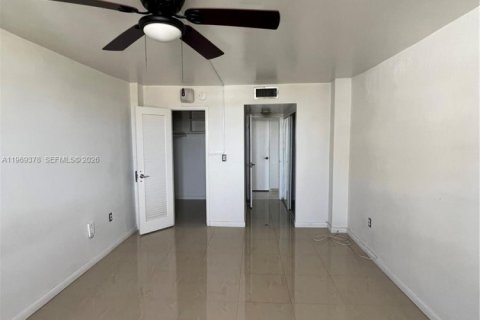 Condo in Miami Beach, Florida, 1 bedroom  № 2030198 - photo 18