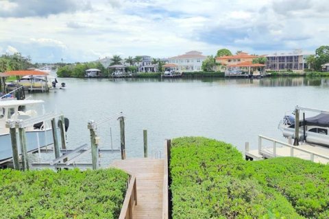 Casa en venta en Tampa, Florida, 5 dormitorios, 402.73 m2 № 1666728 - foto 10