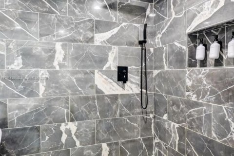 Купить виллу или дом в Норт-Майами, Флорида 5 спален, 183.57м2, № 2052573 - фото 27