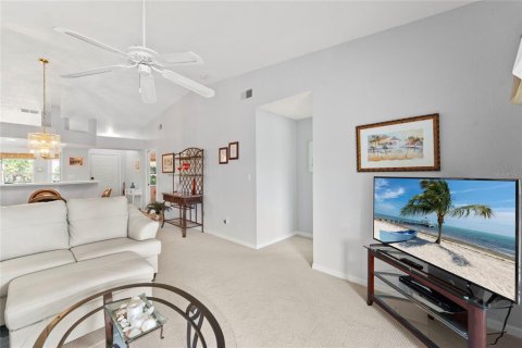 Condo in North Port, Florida, 2 bedrooms  № 1603312 - photo 11