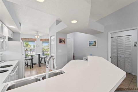 Condo in North Port, Florida, 2 bedrooms  № 1603312 - photo 12