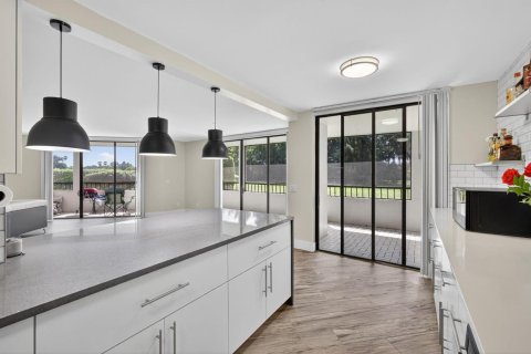 Condo in Lake Worth, Florida, 2 bedrooms № 2187358 - photo 22