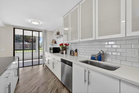 Condo in Lake Worth, Florida, 2 bedrooms № 2187358 - photo 15
