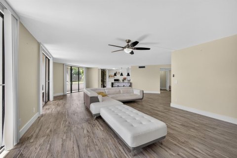 Condo in Lake Worth, Florida, 2 bedrooms № 2187358 - photo 27