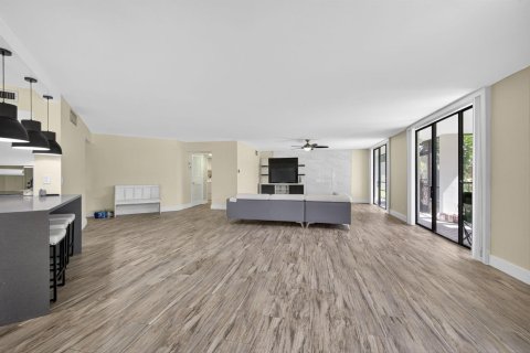 Condo in Lake Worth, Florida, 2 bedrooms № 2187358 - photo 30
