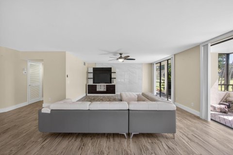 Condo in Lake Worth, Florida, 2 bedrooms № 2187358 - photo 25