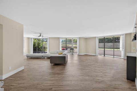 Condo in Lake Worth, Florida, 2 bedrooms № 2187358 - photo 23