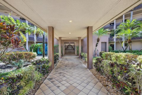 Condo in Lake Worth, Florida, 2 bedrooms № 2187358 - photo 5