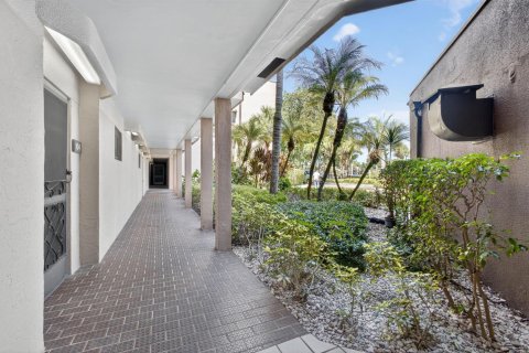 Condo in Lake Worth, Florida, 2 bedrooms № 2187358 - photo 7