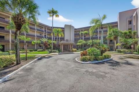 Condo in Lake Worth, Florida, 2 bedrooms № 2187358 - photo 2