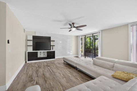 Condo in Lake Worth, Florida, 2 bedrooms № 2187358 - photo 26