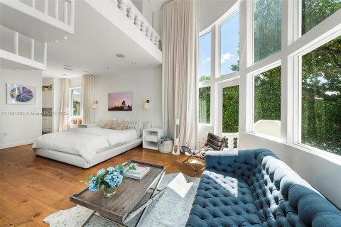 House in Miami Beach, Florida 6 bedrooms, 407.75 sq.m. № 1943896 - photo 21
