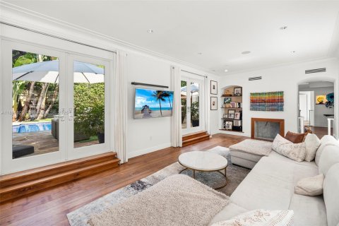 House in Miami Beach, Florida 6 bedrooms, 407.75 sq.m. № 1943896 - photo 8