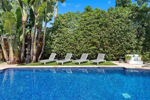 House in Miami Beach, Florida 6 bedrooms, 407.75 sq.m. № 1943896 - photo 4