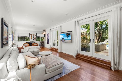 House in Miami Beach, Florida 6 bedrooms, 407.75 sq.m. № 1943896 - photo 7