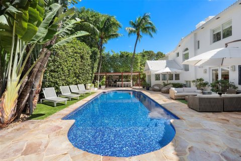 House in Miami Beach, Florida 6 bedrooms, 407.75 sq.m. № 1943896 - photo 3