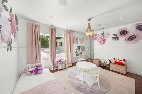 House in Miami Beach, Florida 6 bedrooms, 407.75 sq.m. № 1943896 - photo 29