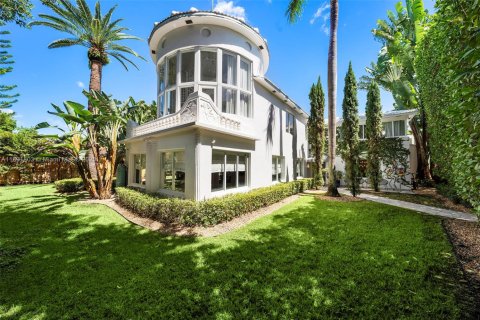 House in Miami Beach, Florida 6 bedrooms, 407.75 sq.m. № 1943896 - photo 1