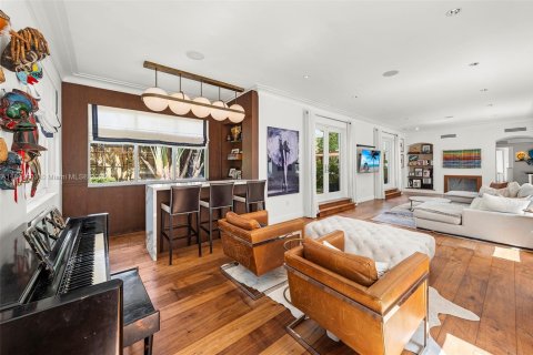 House in Miami Beach, Florida 6 bedrooms, 407.75 sq.m. № 1943896 - photo 9