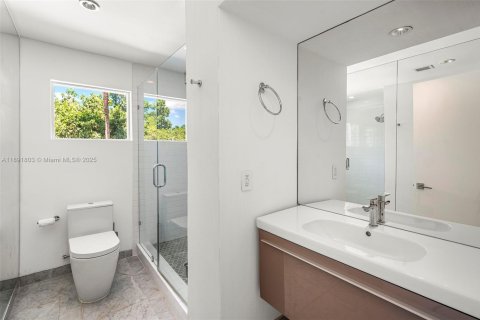 House in Miami Beach, Florida 6 bedrooms, 407.75 sq.m. № 1943896 - photo 30