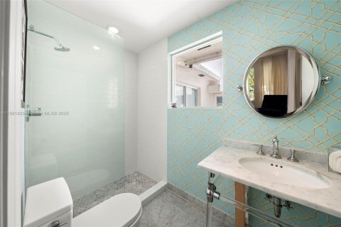 House in Miami Beach, Florida 6 bedrooms, 407.75 sq.m. № 1943896 - photo 15