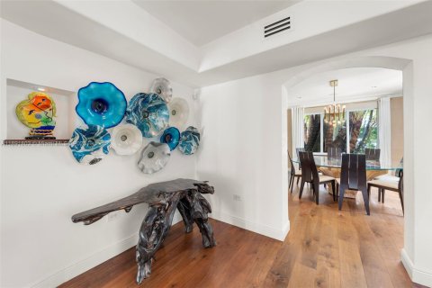 House in Miami Beach, Florida 6 bedrooms, 407.75 sq.m. № 1943896 - photo 11