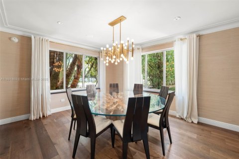 House in Miami Beach, Florida 6 bedrooms, 407.75 sq.m. № 1943896 - photo 12