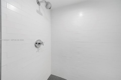 Снять в аренду кондоминиум в Майами-Бич, Флорида 1 спальня, 60.48м2, № 2080421 - фото 18