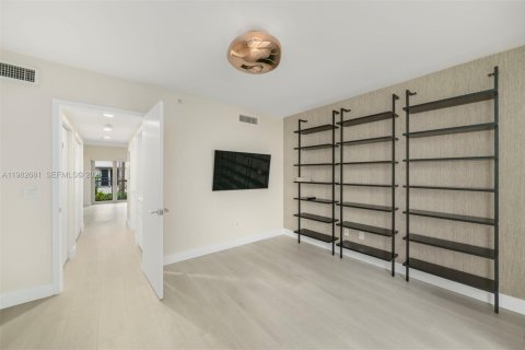 Снять в аренду кондоминиум в Майами-Бич, Флорида 1 спальня, 60.48м2, № 2080421 - фото 12