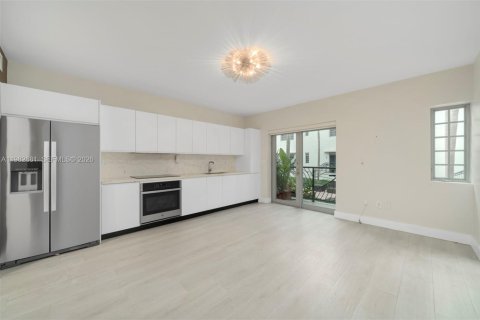 Снять в аренду кондоминиум в Майами-Бич, Флорида 1 спальня, 60.48м2, № 2080421 - фото 4