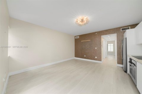 Снять в аренду кондоминиум в Майами-Бич, Флорида 1 спальня, 60.48м2, № 2080421 - фото 8