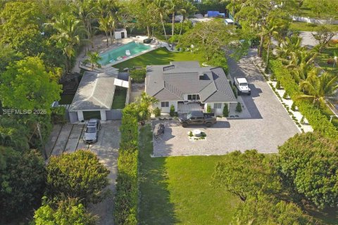 House in Miami, Florida 4 bedrooms, 144.56 sq.m. № 2066215 - photo 5