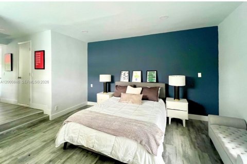 House in Miami, Florida 4 bedrooms, 144.56 sq.m. № 2066215 - photo 17
