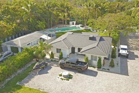 House in Miami, Florida 4 bedrooms, 144.56 sq.m. № 2066215 - photo 8