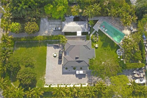 House in Miami, Florida 4 bedrooms, 144.56 sq.m. № 2066215 - photo 7