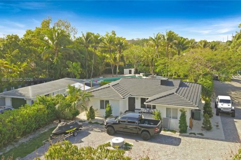 House in Miami, Florida 4 bedrooms, 144.56 sq.m. № 2066215 - photo 2