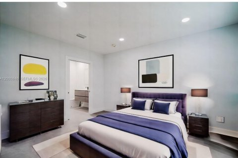 House in Miami, Florida 4 bedrooms, 144.56 sq.m. № 2066215 - photo 16