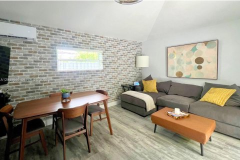 House in Miami, Florida 4 bedrooms, 144.56 sq.m. № 2066215 - photo 18