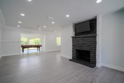 House in Miami, Florida 4 bedrooms, 144.56 sq.m. № 2066215 - photo 10