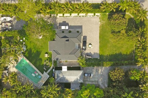 House in Miami, Florida 4 bedrooms, 144.56 sq.m. № 2066215 - photo 9