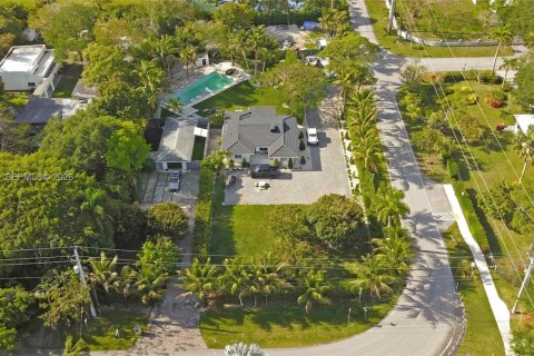 House in Miami, Florida 4 bedrooms, 144.56 sq.m. № 2066215 - photo 4