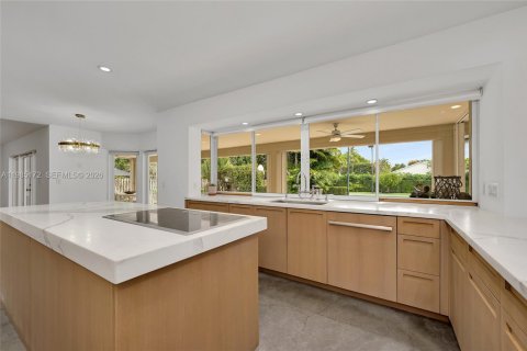 Купить виллу или дом в Майами, Флорида 5 спален, 359.72м2, № 2056058 - фото 16