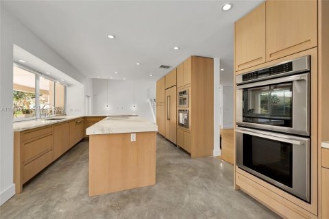 Купить виллу или дом в Майами, Флорида 5 спален, 359.72м2, № 2056058 - фото 14