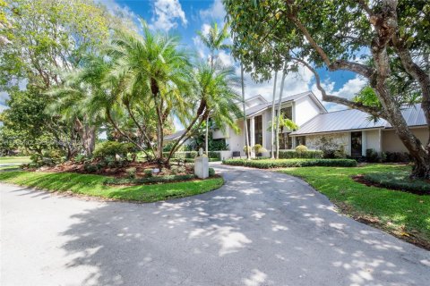 Купить виллу или дом в Майами, Флорида 5 спален, 359.72м2, № 2056058 - фото 1