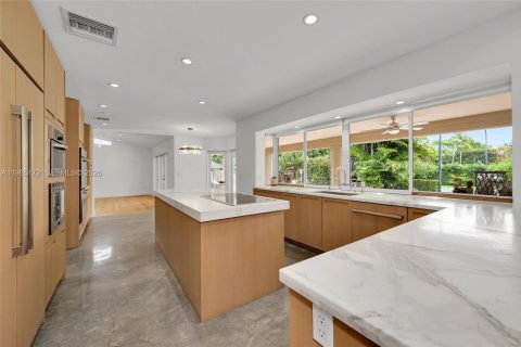 Купить виллу или дом в Майами, Флорида 5 спален, 359.72м2, № 2056058 - фото 18