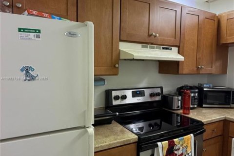 Купить кондоминиум в Бока-Ратон, Флорида 2 спальни, 79.62м2, № 1986860 - фото 6