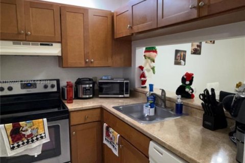 Купить кондоминиум в Бока-Ратон, Флорида 2 спальни, 79.62м2, № 1986860 - фото 7