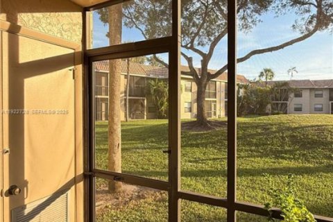 Купить кондоминиум в Бока-Ратон, Флорида 2 спальни, 79.62м2, № 1986860 - фото 19